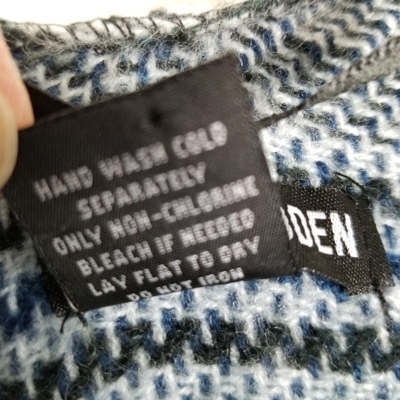 Steve Madden Shawl Open Front Poncho Checked Plaid Wrap Layer OSFM Fringe Soft - Picture 4 of 6